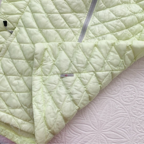 The North Face Women's Thermoball Full Zip Jacket - Picture 5 of 7